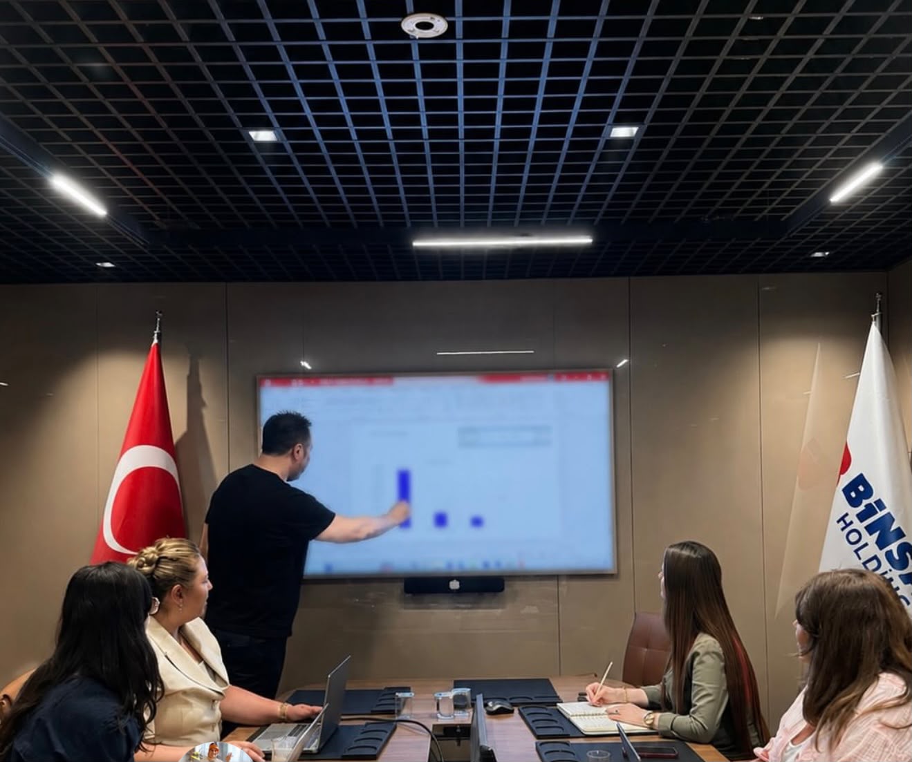 Arafat Bingöl :  Yat�r�mlar� Ve Vizyonu �le Türkiye�ye De�er Kat�yor